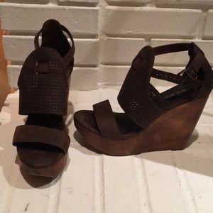 Five worlds wedge platform sandal